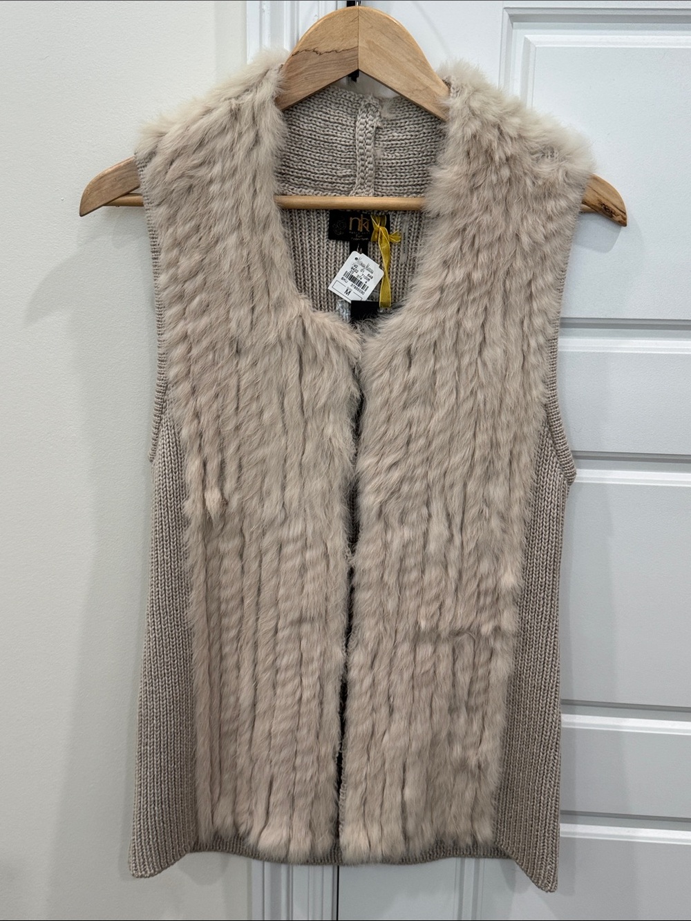 NEW Neiman Marcus Luxury Fur Collection Rabbit Vest Knit Top, Womens size Medium